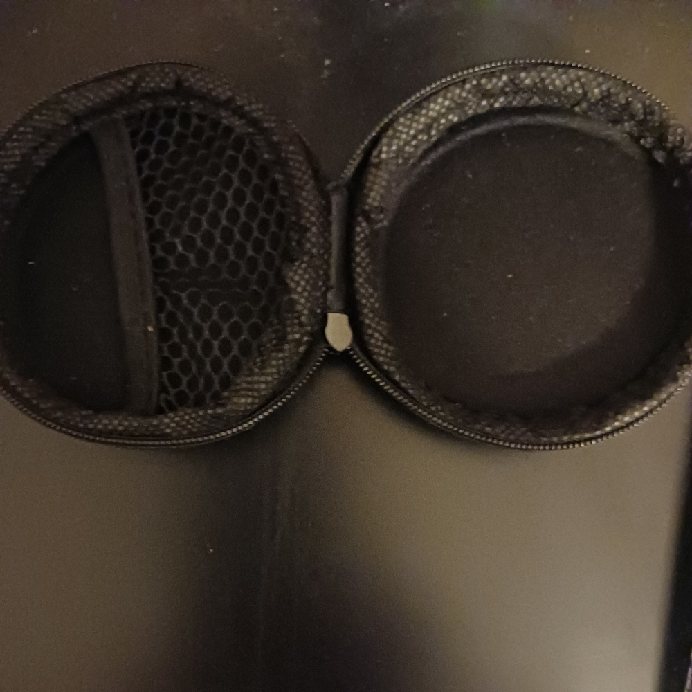 Earbud case - Picture 3 of 3